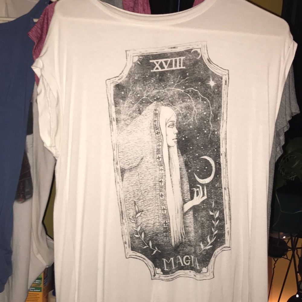 White Magia shirt